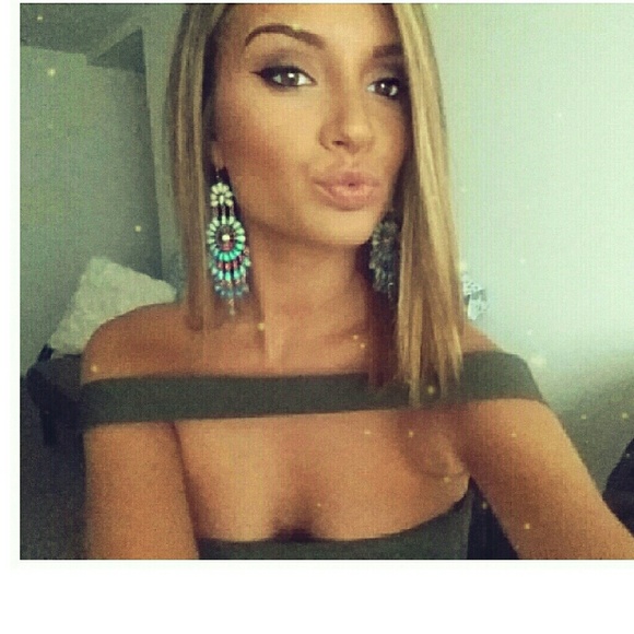 Meet your Posher, Erica! :) - Picture 3 of 4