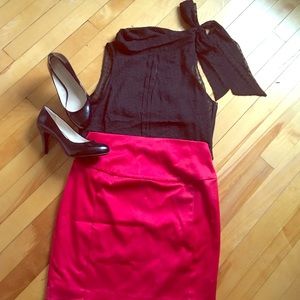🍾🎉 Red satin pencil skirt