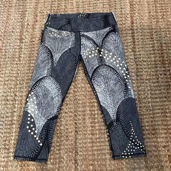Fabletics Salar Capri Leggings