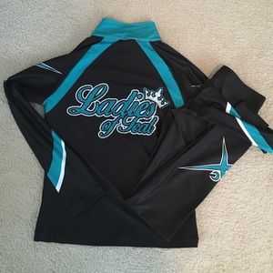 Cheer Extreme Ladies of Teal warmups