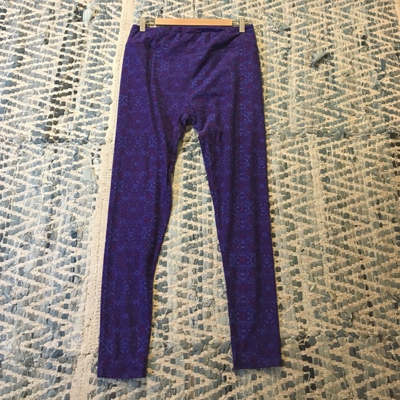 LuLaRoe Tall & Curvy leggings ethnic paisley print