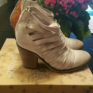 Free People Gently Used Bootie Hubrid style