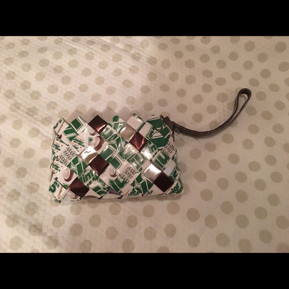 Handbags - Awesome Junior Mint arm candy wristlet