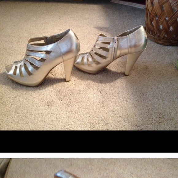 Steve Madden gold heels