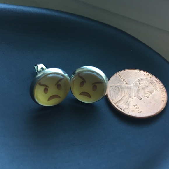 Emoji Fun Face Mad Stud Earrings New - Picture 2 of 2