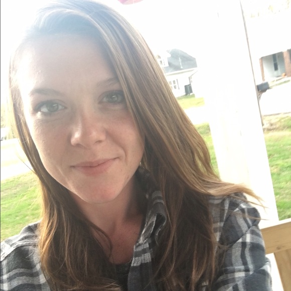 Meet your Posher, Julie - Picture 1 of 1