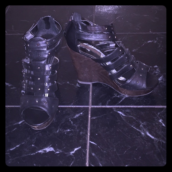 Black gladiator wedges