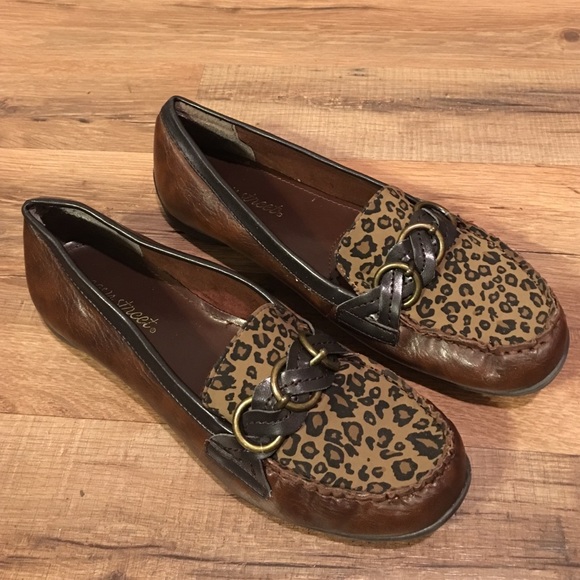 Women's flats