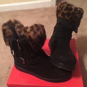 Guess fury boots