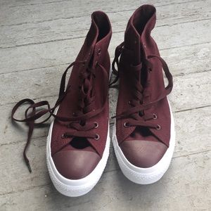 Burgundy Converse size 9 brand new
