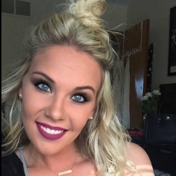 Meet your Posher, Carrie