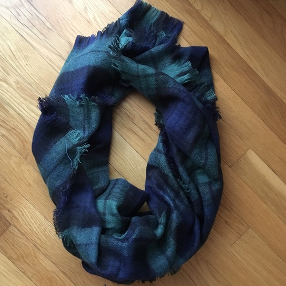 NWT Blue/Green Blanket Scarf