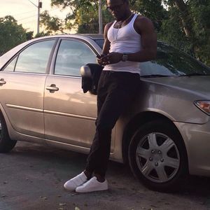 Meet your Posher, Debaz