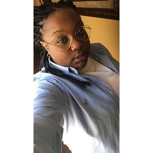 Meet your Posher, Dee