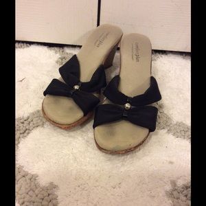 Women's black wedges
