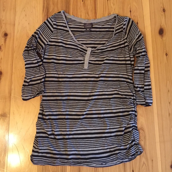 Gray and black maternity top