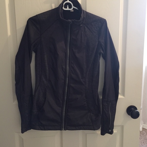 Lululemon grey jacket size 4. GREAT condition!