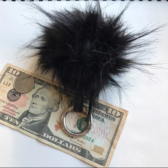Cute back keychain Pom pom😊 must bundle✔️