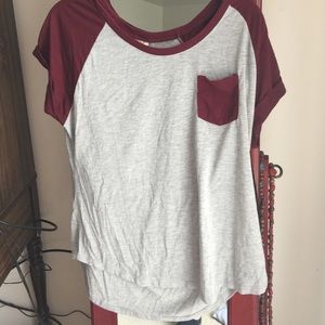 Tee shirt with Maroon pocket