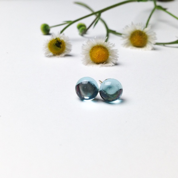 ❌SOLD❌☁️ Sky Blue Glass Earrings - Picture 2 of 4
