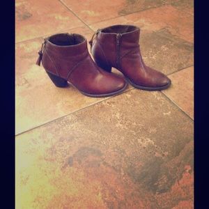 Tesori Kinsley Bootie- size 6.5