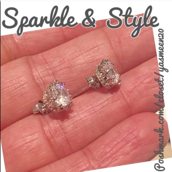 ✨💖Sterling silver crown stud earrings - Picture 3 of 4