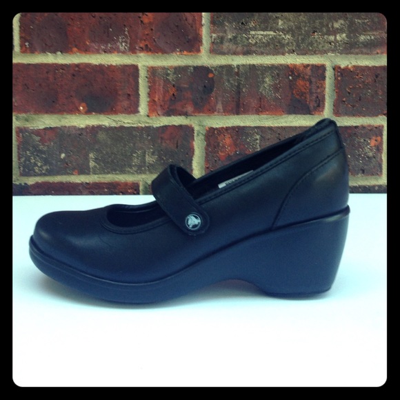 Super cute. Crocs Mary Jane. Almost brand new!