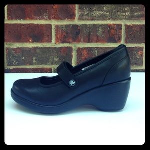 Super cute. Crocs Mary Jane. Almost brand new!