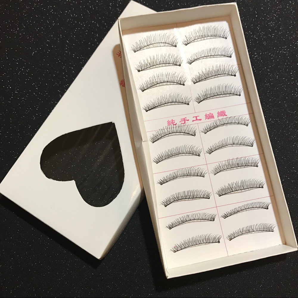 10 sets of false lashes - Picture 1 of 3