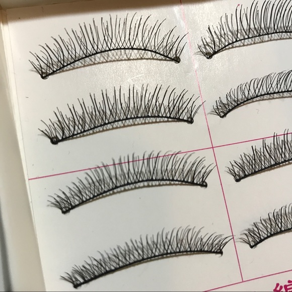 10 sets of false lashes - Picture 3 of 3