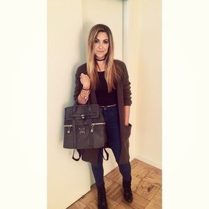 Meet your Posher, Teddi
