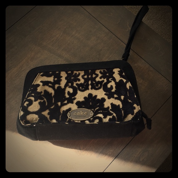 Cake by Petunia Clutch