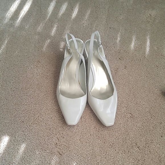 None West Low Pumps