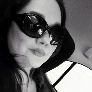 Meet your Posher, Yvette