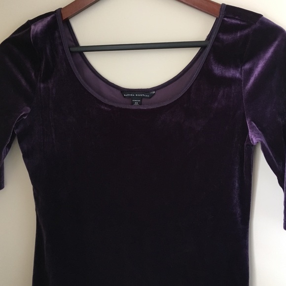 Scoop neck banana republic shirt
