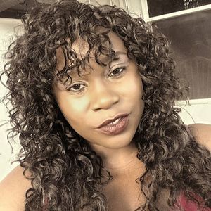 Meet your Posher, Latia