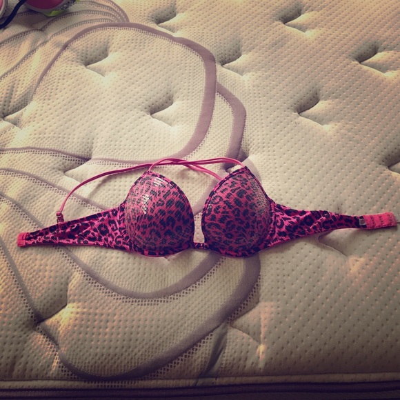 SALE!!**VS PINK 34C Push-up plunge bra