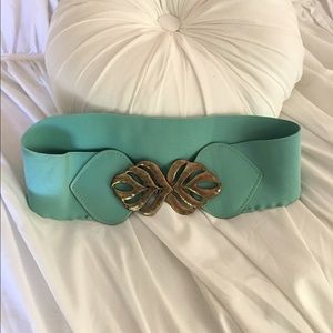 Vintage-inspired Leaf Stretch Belt