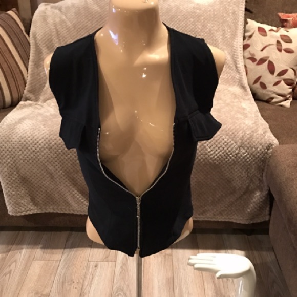 Zip Up Vest - Picture 2 of 4