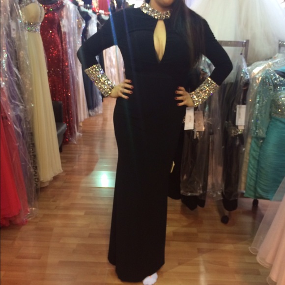 Black long sleeve dress true in size
