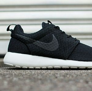 NIKE Roshe Run