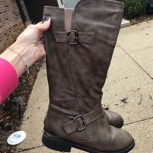 Size 8.5 women's boots