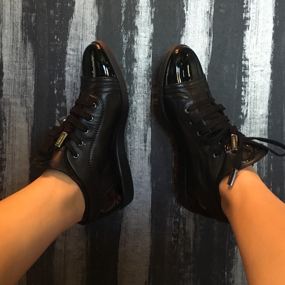 Chanel sneakers - Picture 2 of 3