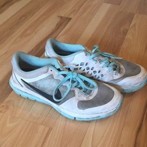 X-mas Special 🎄Nike shoes Size 7