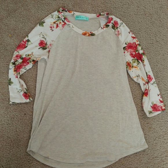🚫SOLD🚫Floral print baseball tee