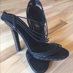 Gucci heels Size 7B