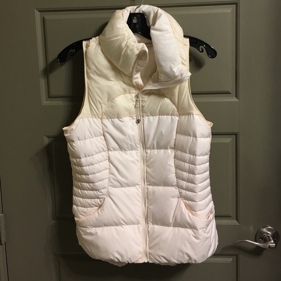 Lululemon Puffy Vest in Pearl Color, Size 8