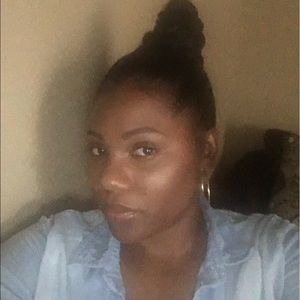 Meet your Posher, Monique