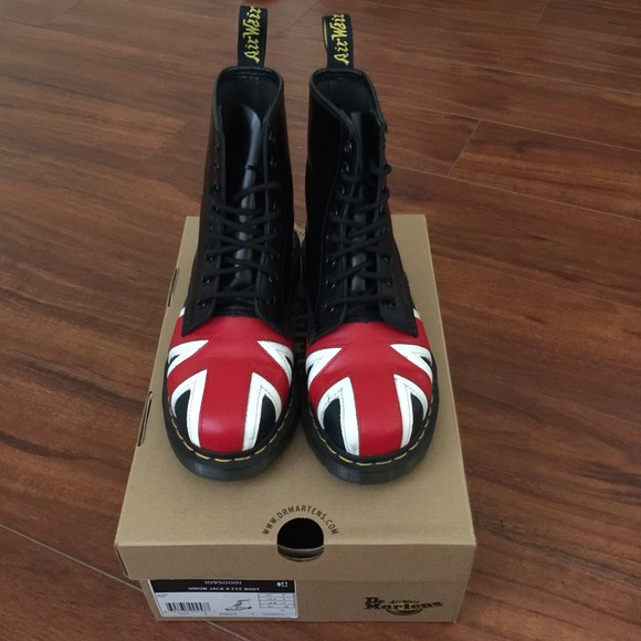Dr. Marten Union Jack 8 Eye Boot