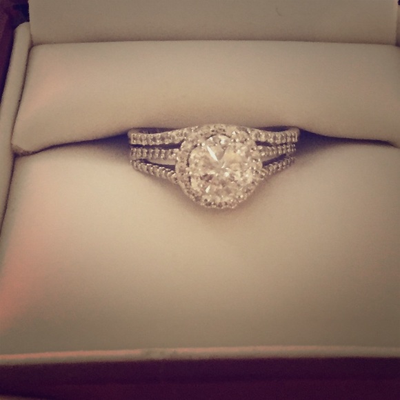 Wedding Ring Never used - Picture 1 of 2